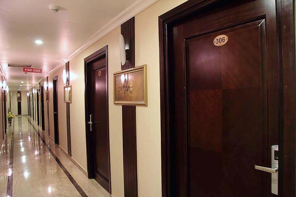 โกลด์ ลีฟ โฮเต็ล Hotel อุเดเปอร์ ภายนอก รูปภาพ