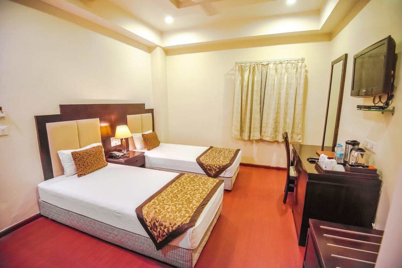 โกลด์ ลีฟ โฮเต็ล Hotel อุเดเปอร์ ภายนอก รูปภาพ