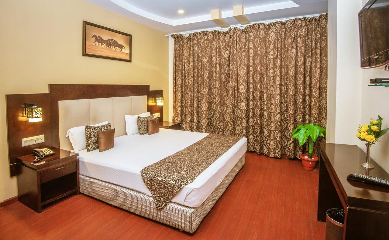 โกลด์ ลีฟ โฮเต็ล Hotel อุเดเปอร์ ภายนอก รูปภาพ